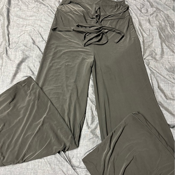 Pretty Little Things Size 14 Slinky High Waist Strappy Wife Leg Pants. - Picture 1 of 3